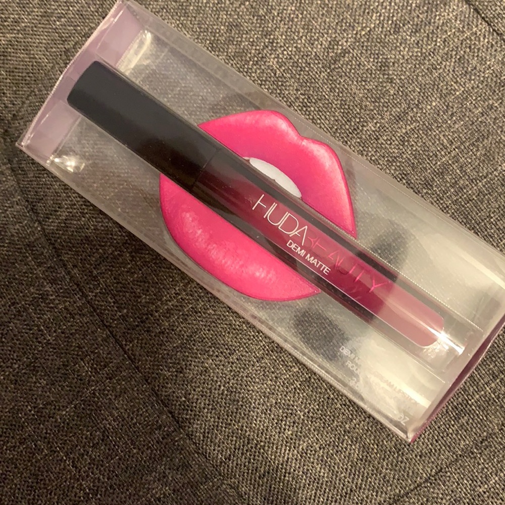 Huda beauty lipstick